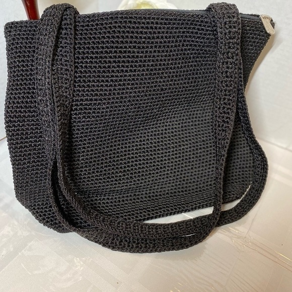 Unbelievable Price! Perfect All Season Bag! Easy to clean and travel with. - Picture 7 of 12